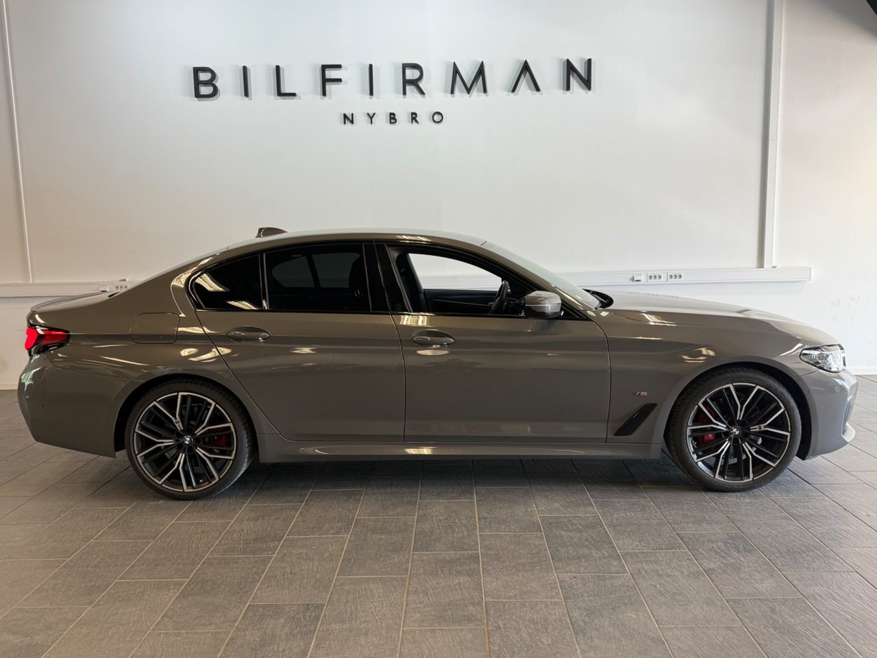 BMW 530