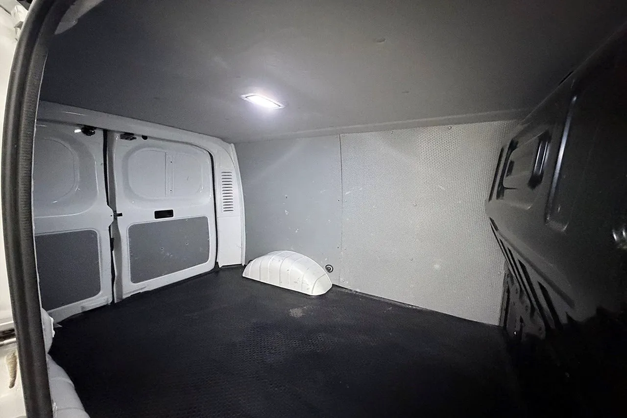 Vehicle image 11