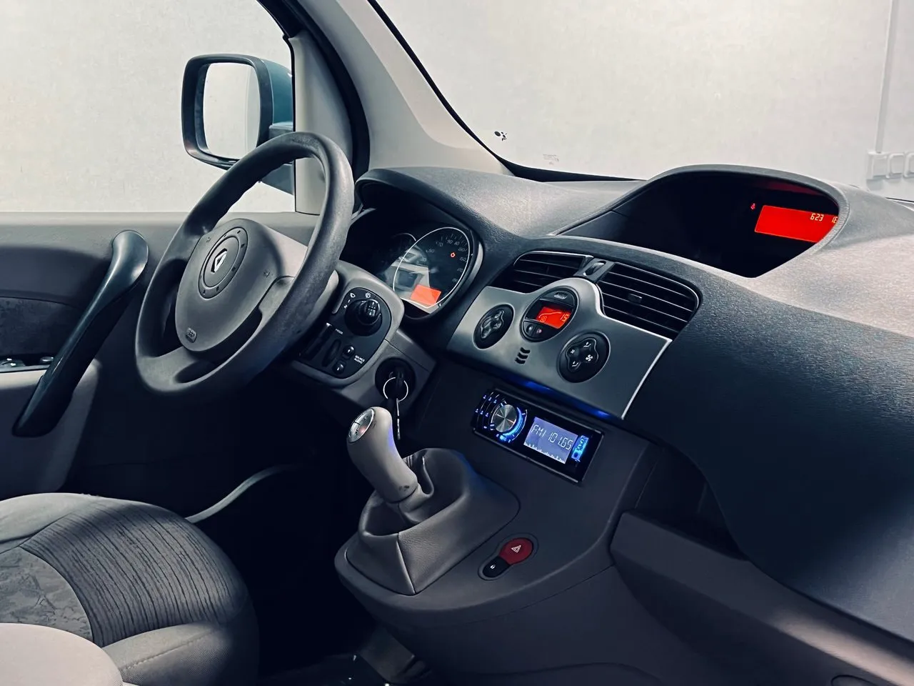 Vehicle image 14