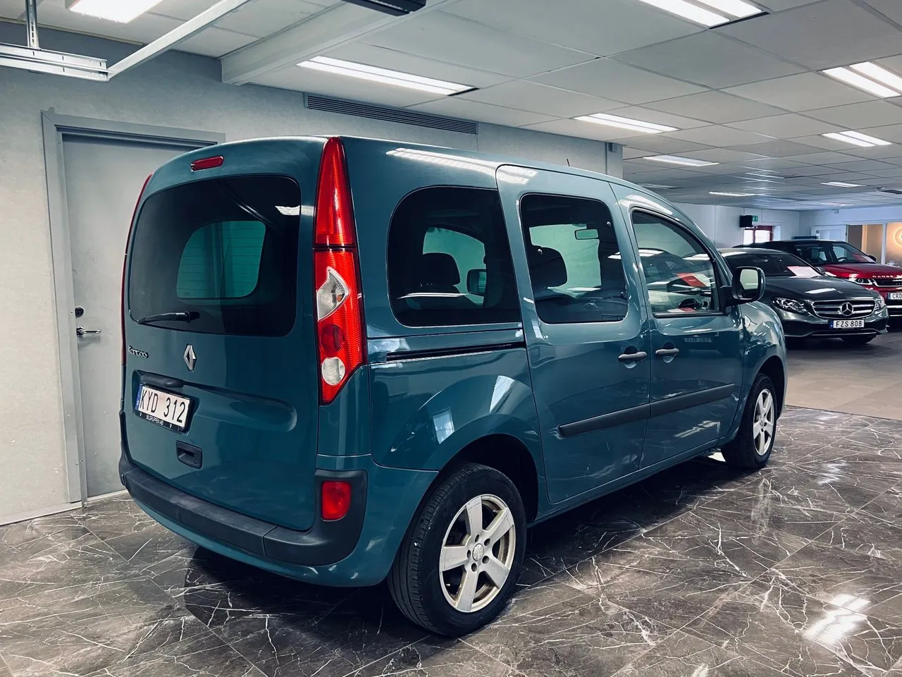 Vehicle image 3