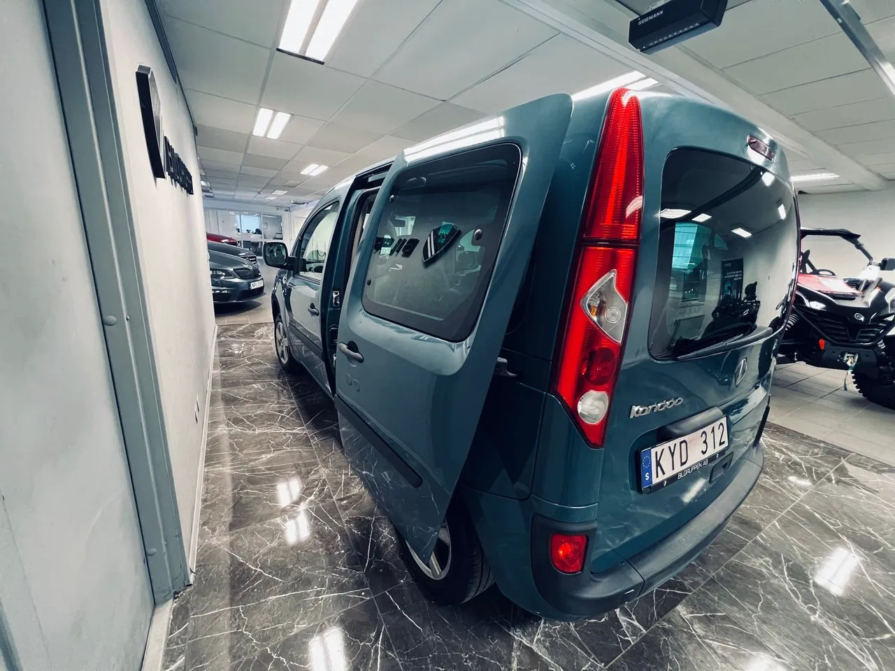 Vehicle image 6