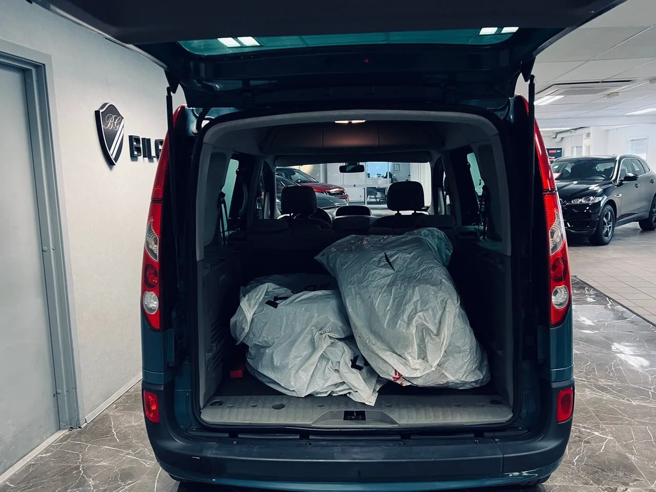 Vehicle image 8
