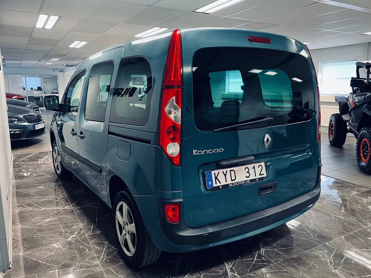 Vehicle image 5