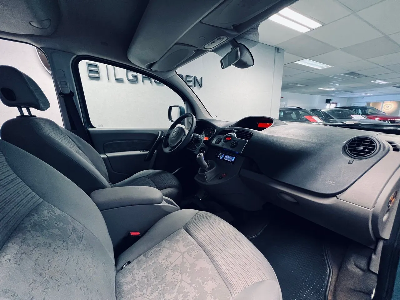 Vehicle image 13