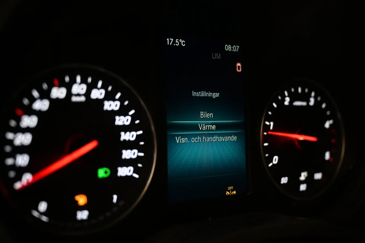 Vehicle image 28