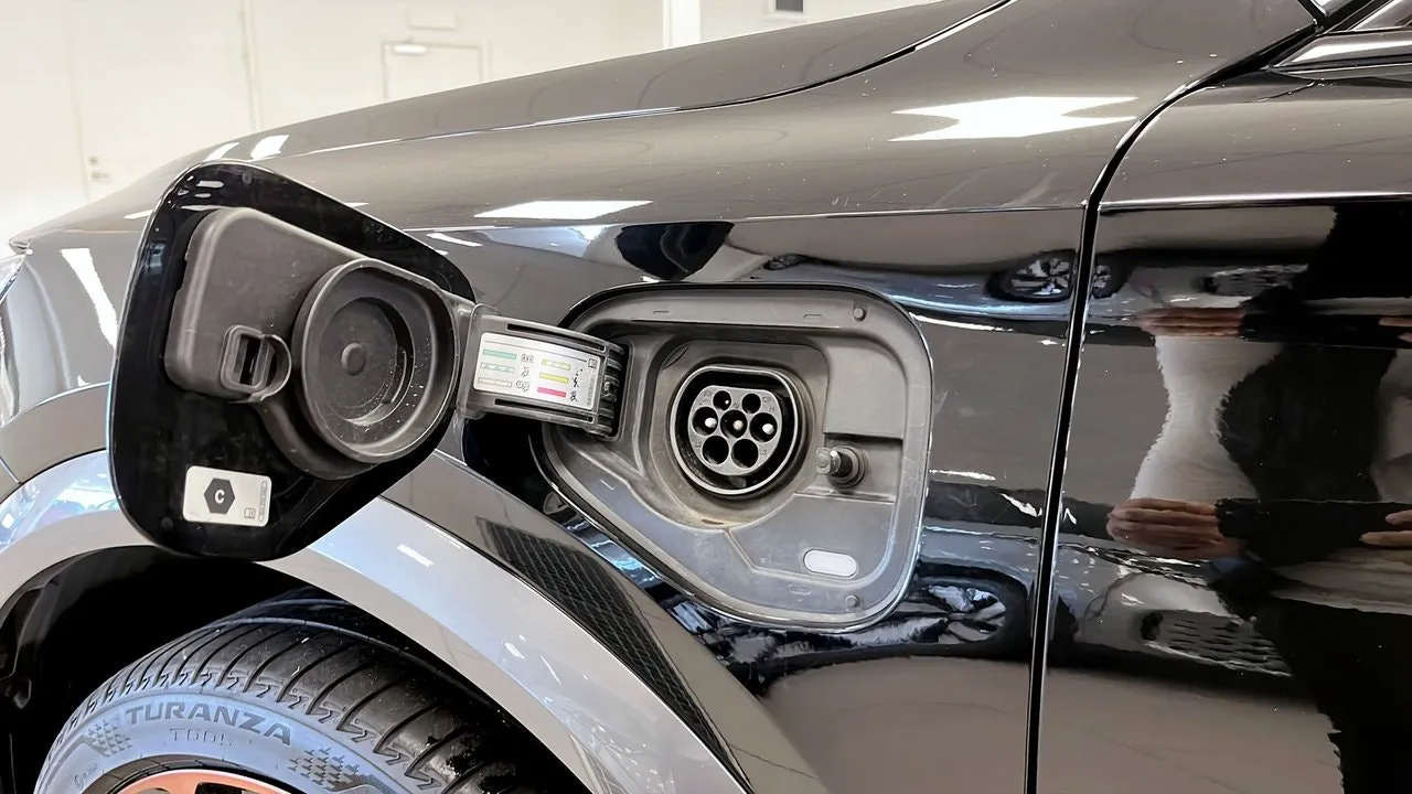 Vehicle image 11