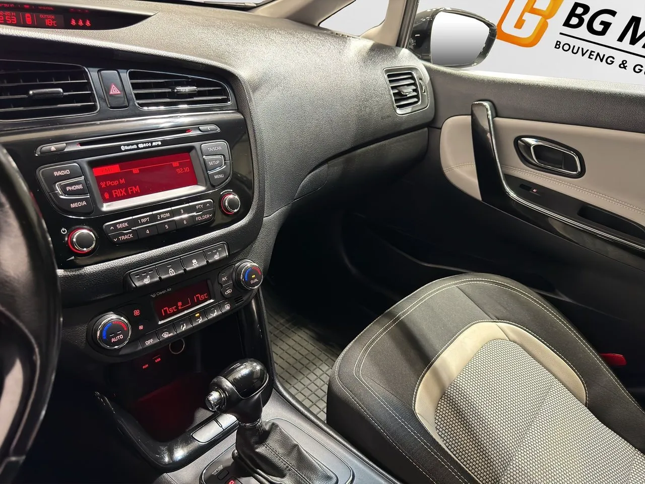 Vehicle image 16