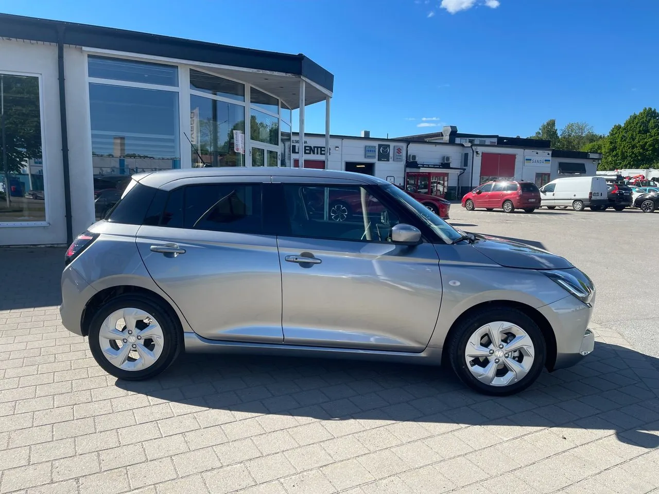 Vehicle image 1