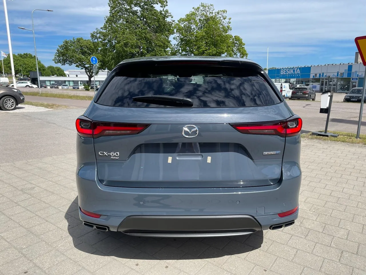 Vehicle image 6