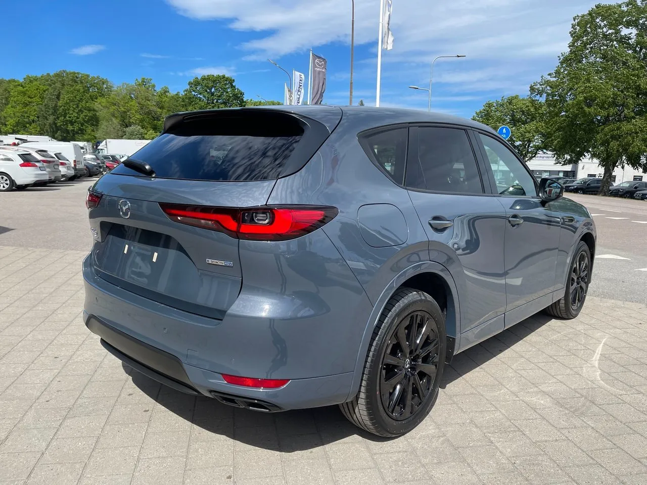 Vehicle image 5