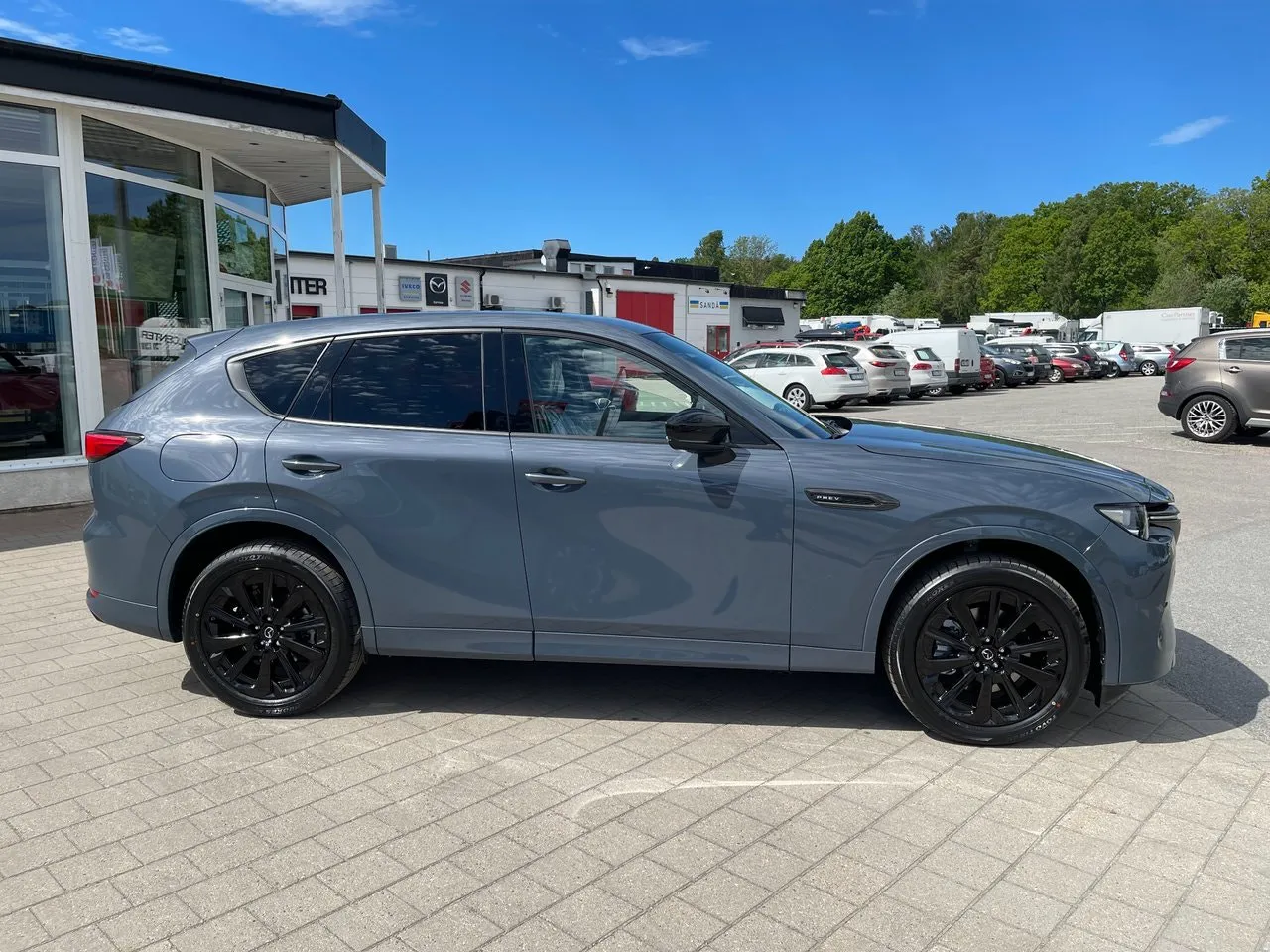 Vehicle image 4