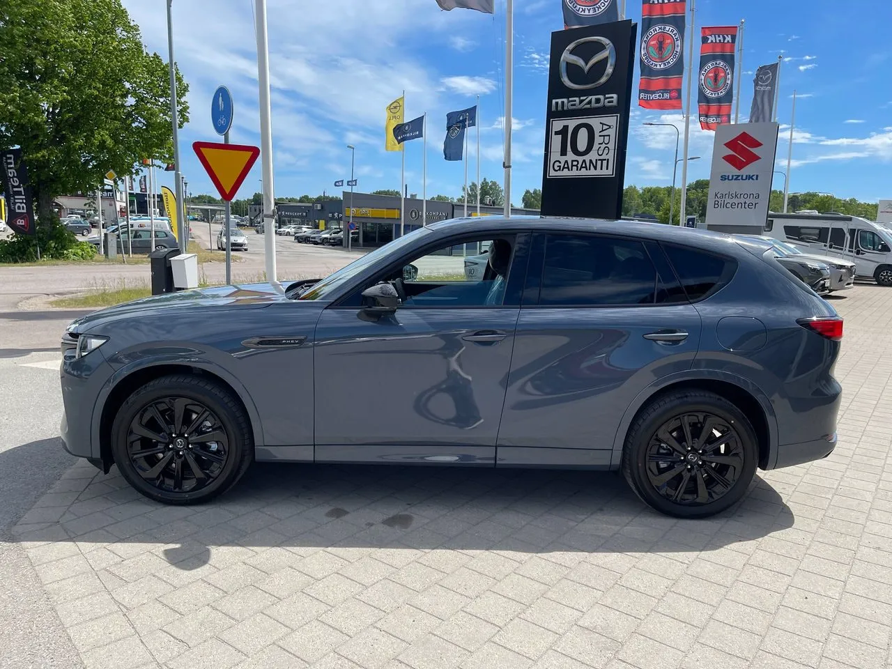 Vehicle image 8