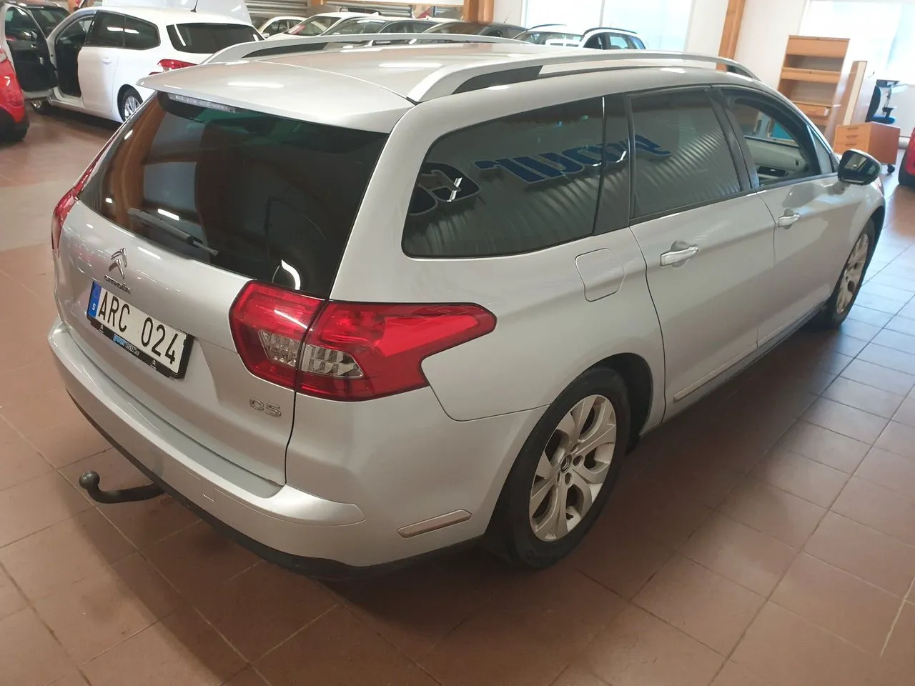 Vehicle image 4