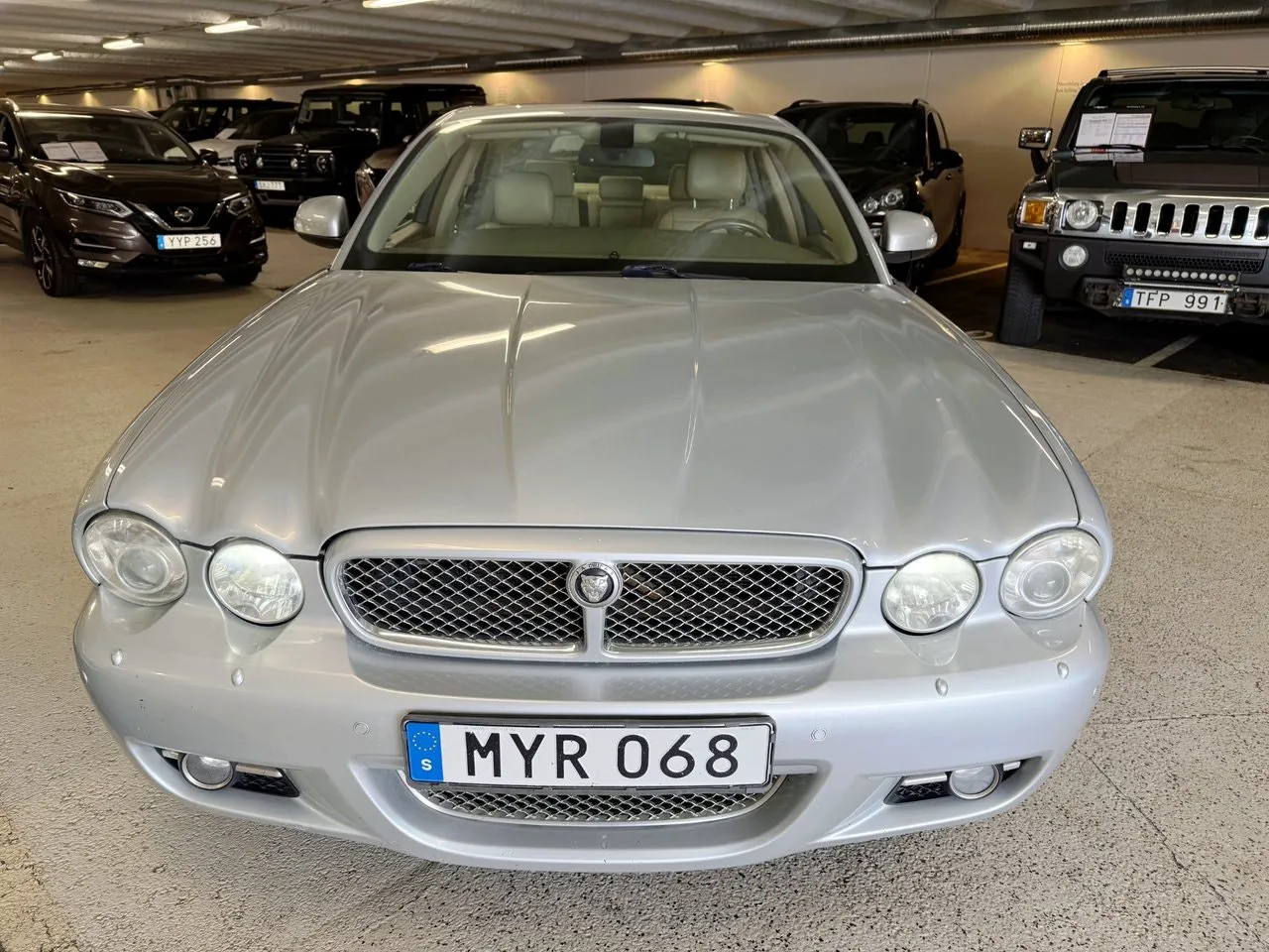 Vehicle image 6