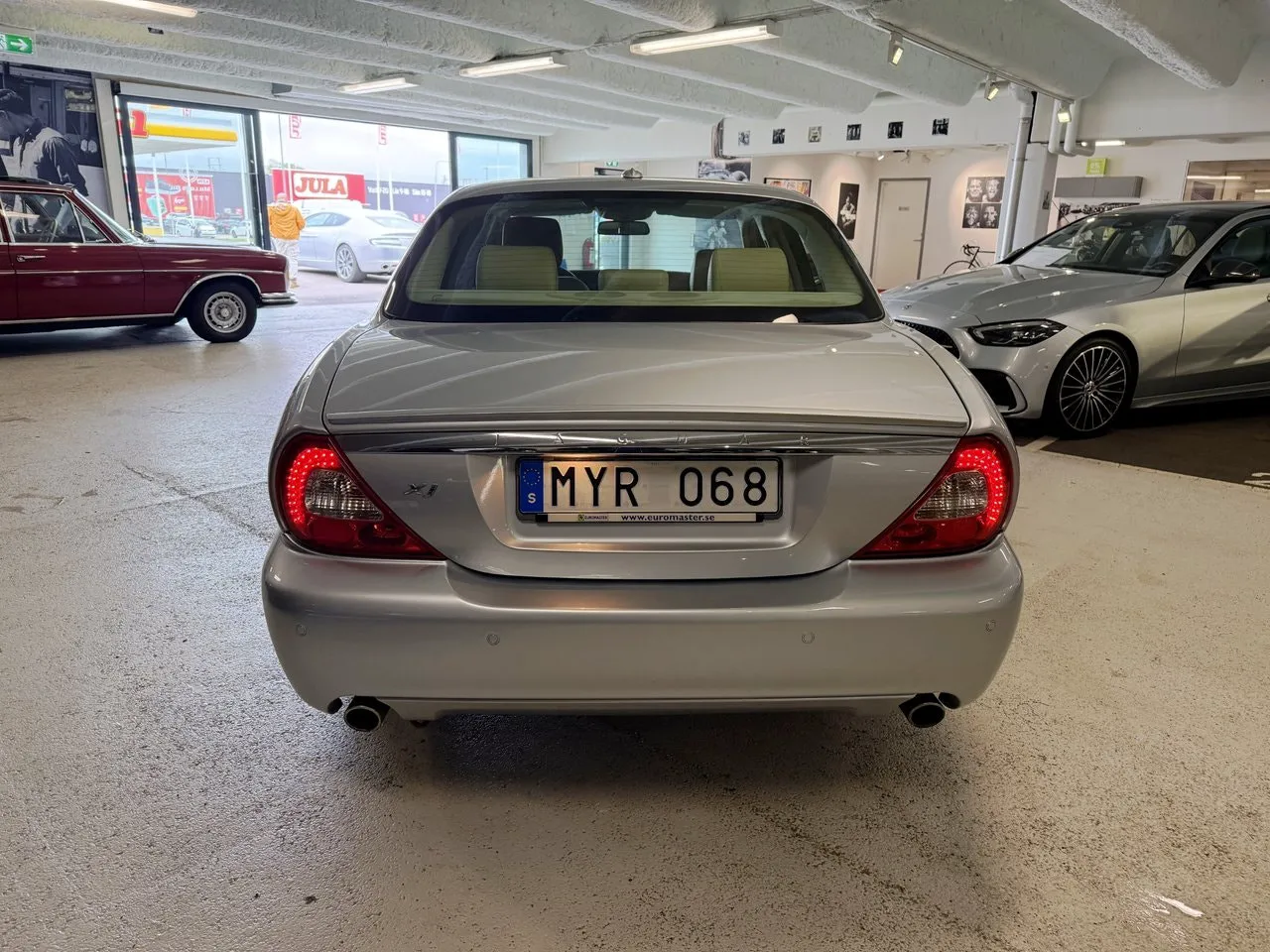 Vehicle image 7