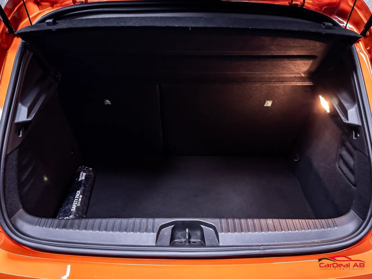 Vehicle image 16