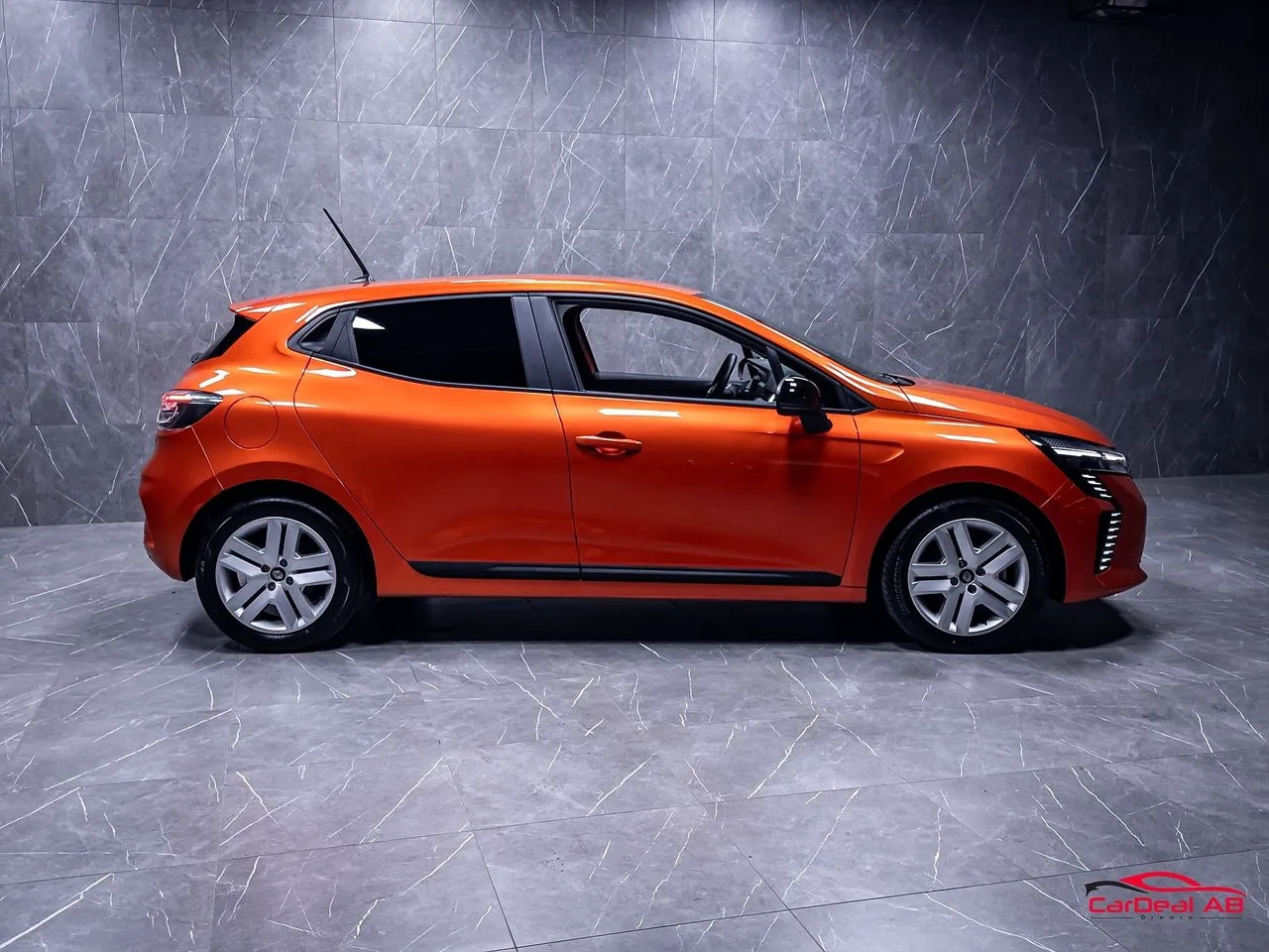 Vehicle image 7