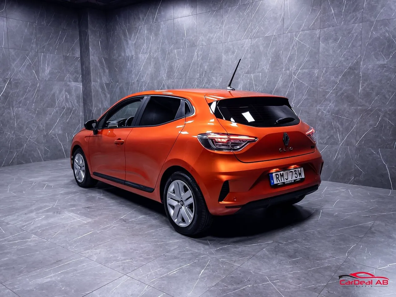 Vehicle image 4