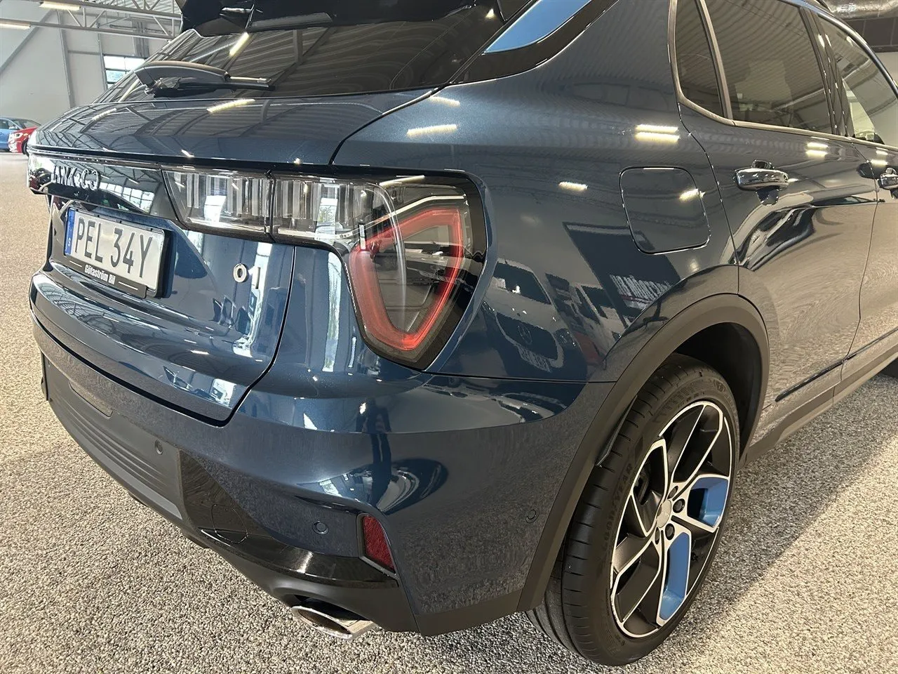 Vehicle image 7
