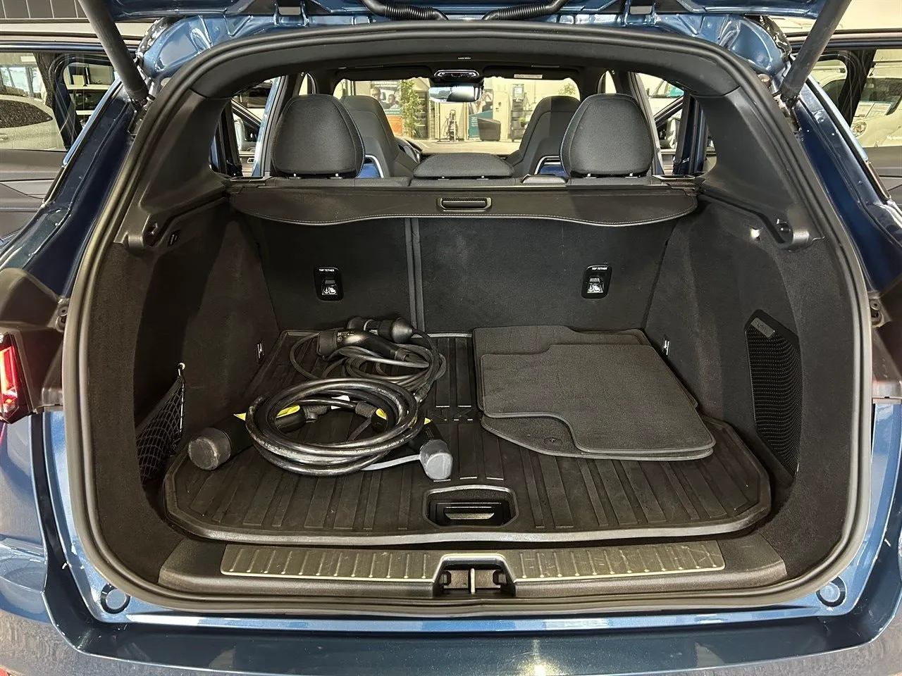 Vehicle image 16