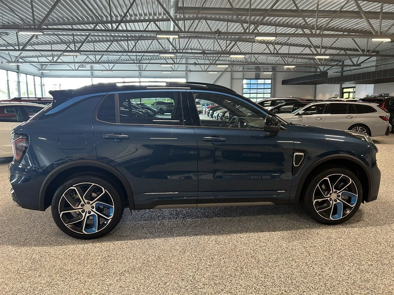Vehicle image 6