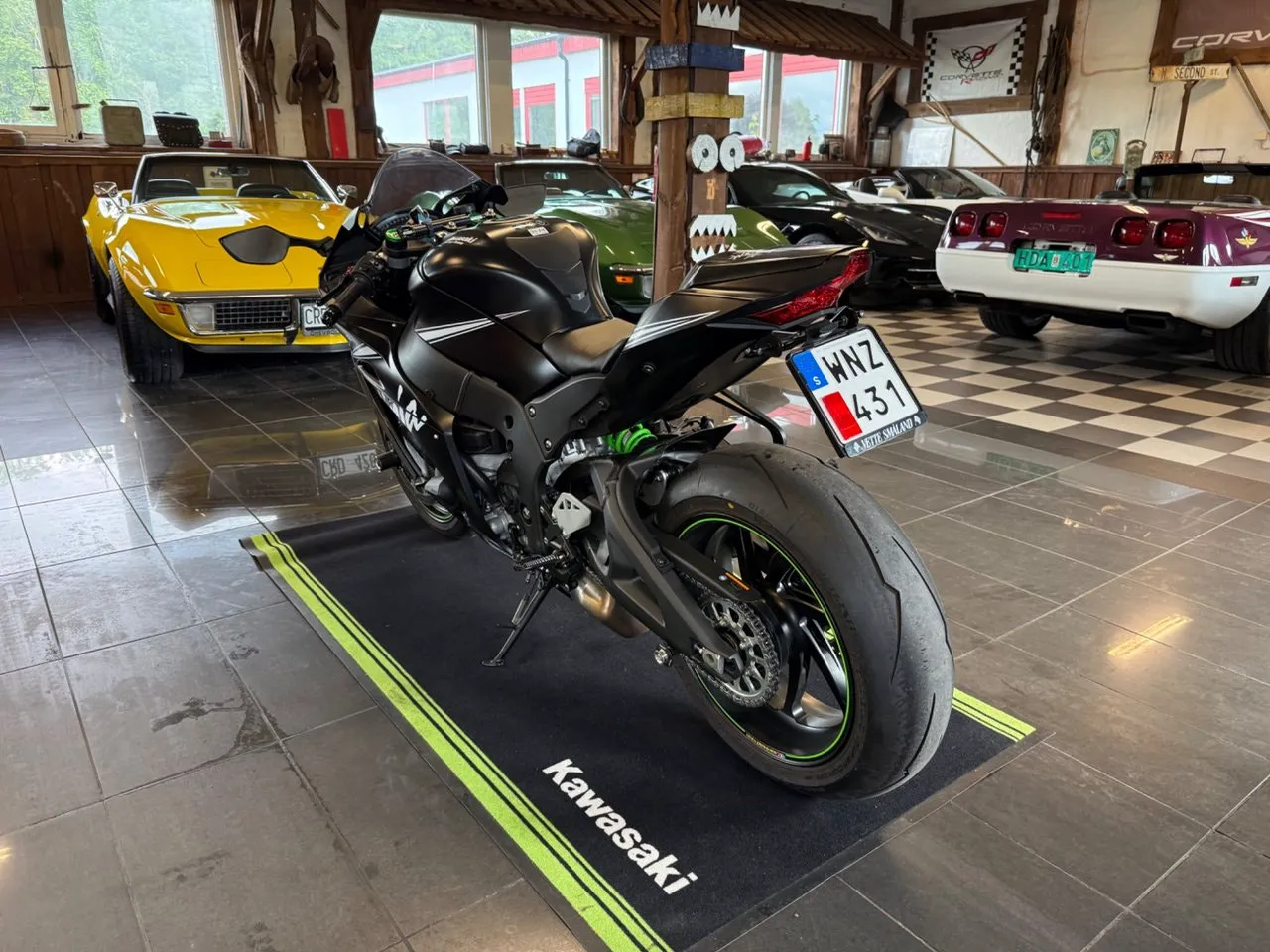 Vehicle image 4