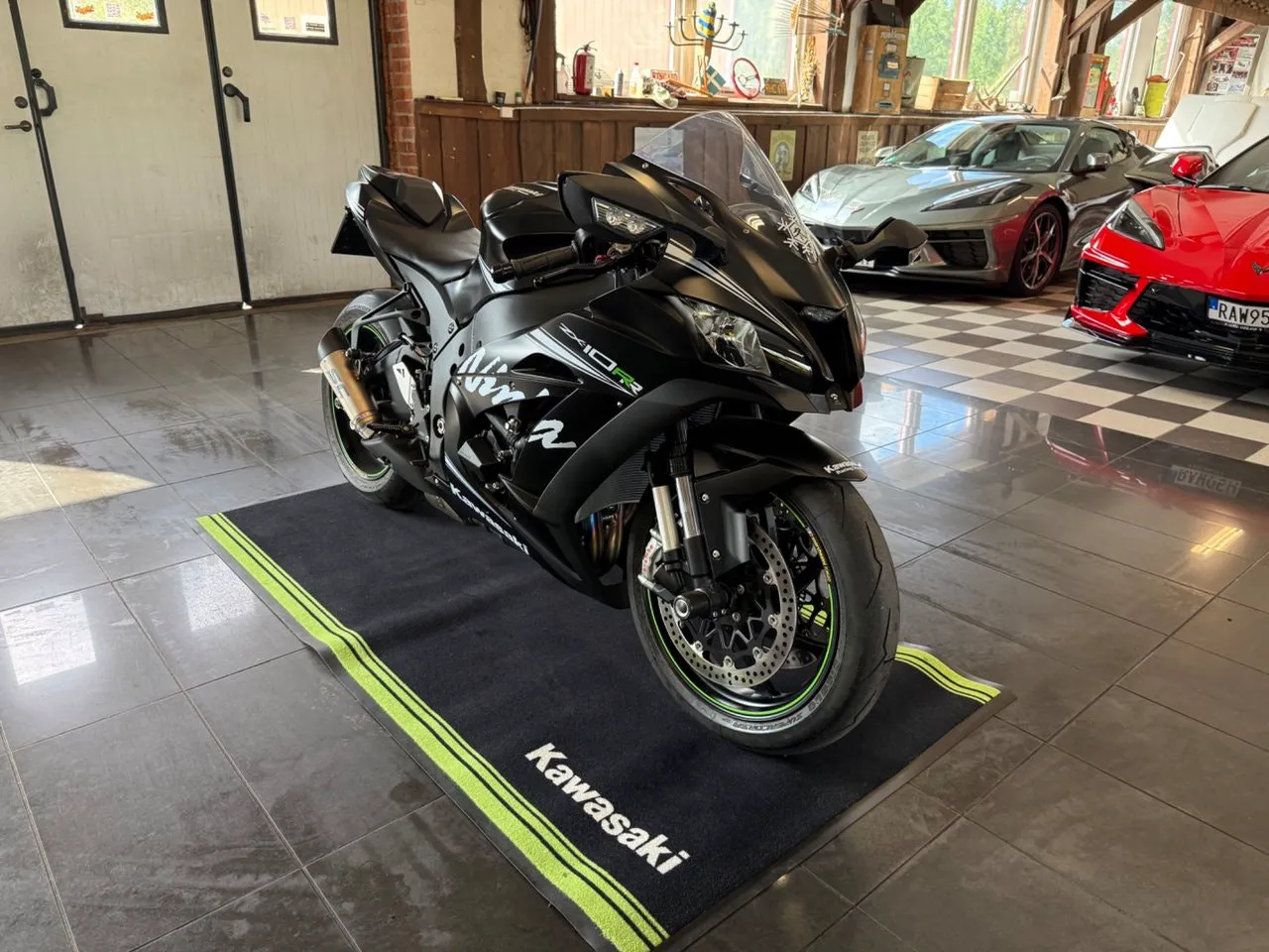 Vehicle image 8