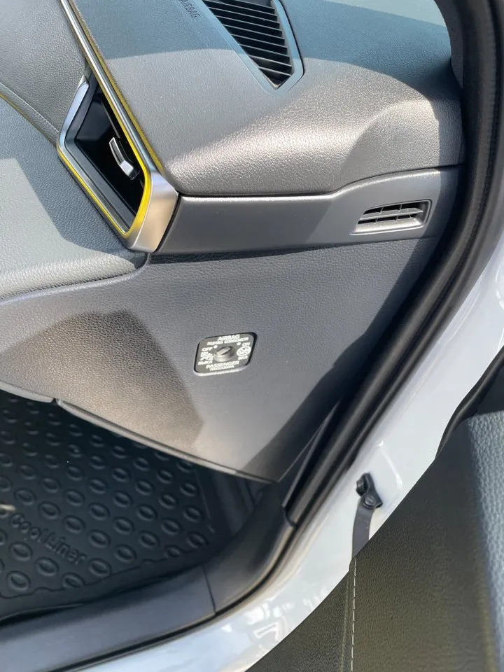 Vehicle image 32