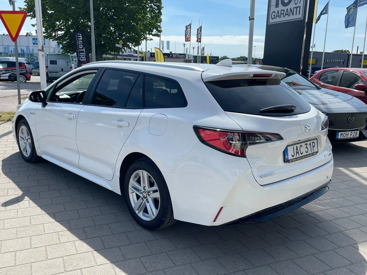 Vehicle image 6