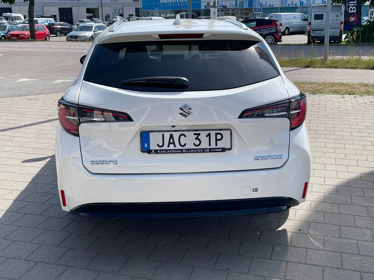 Vehicle image 5