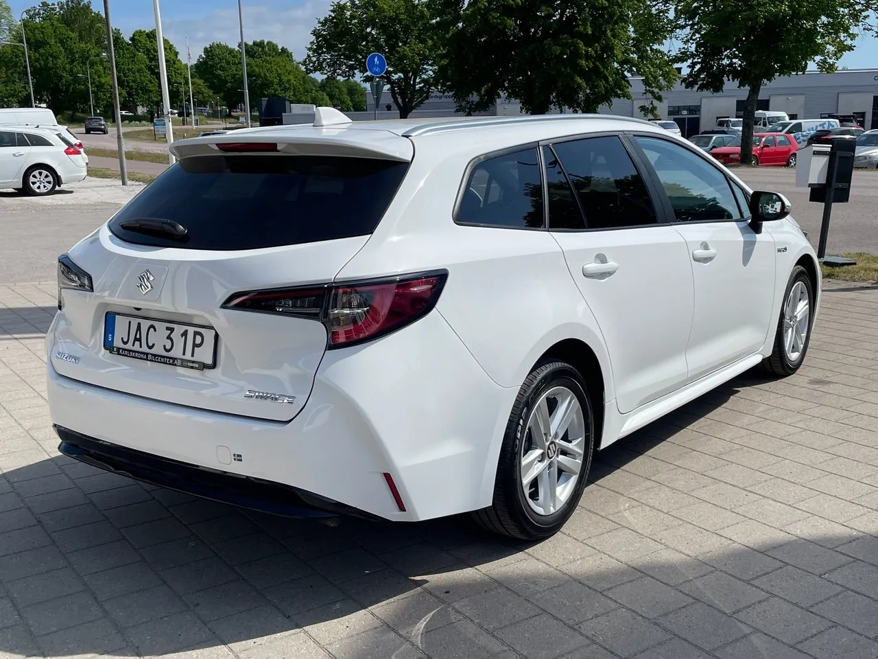 Vehicle image 4