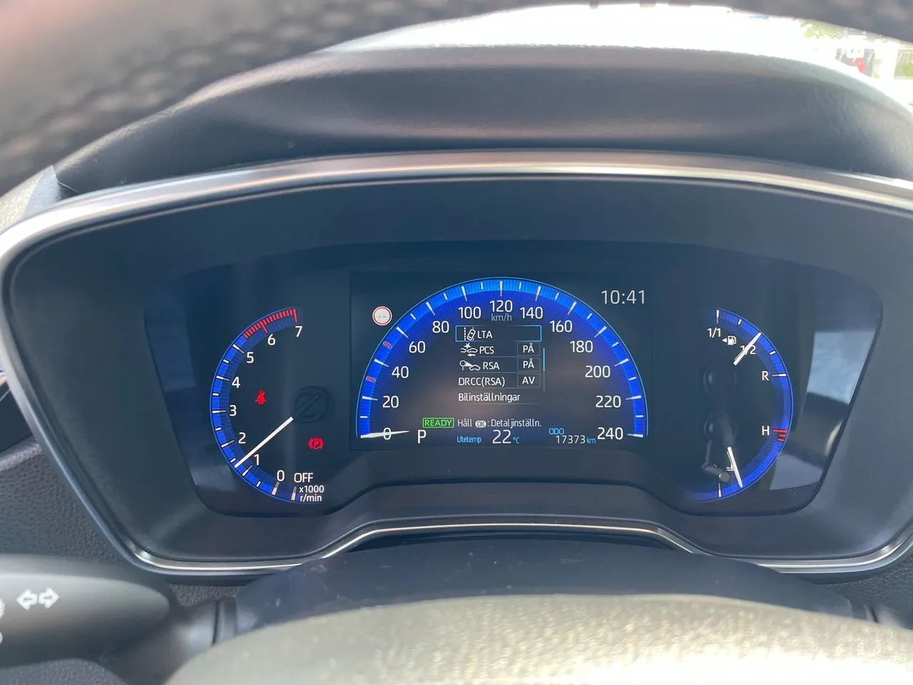 Vehicle image 16