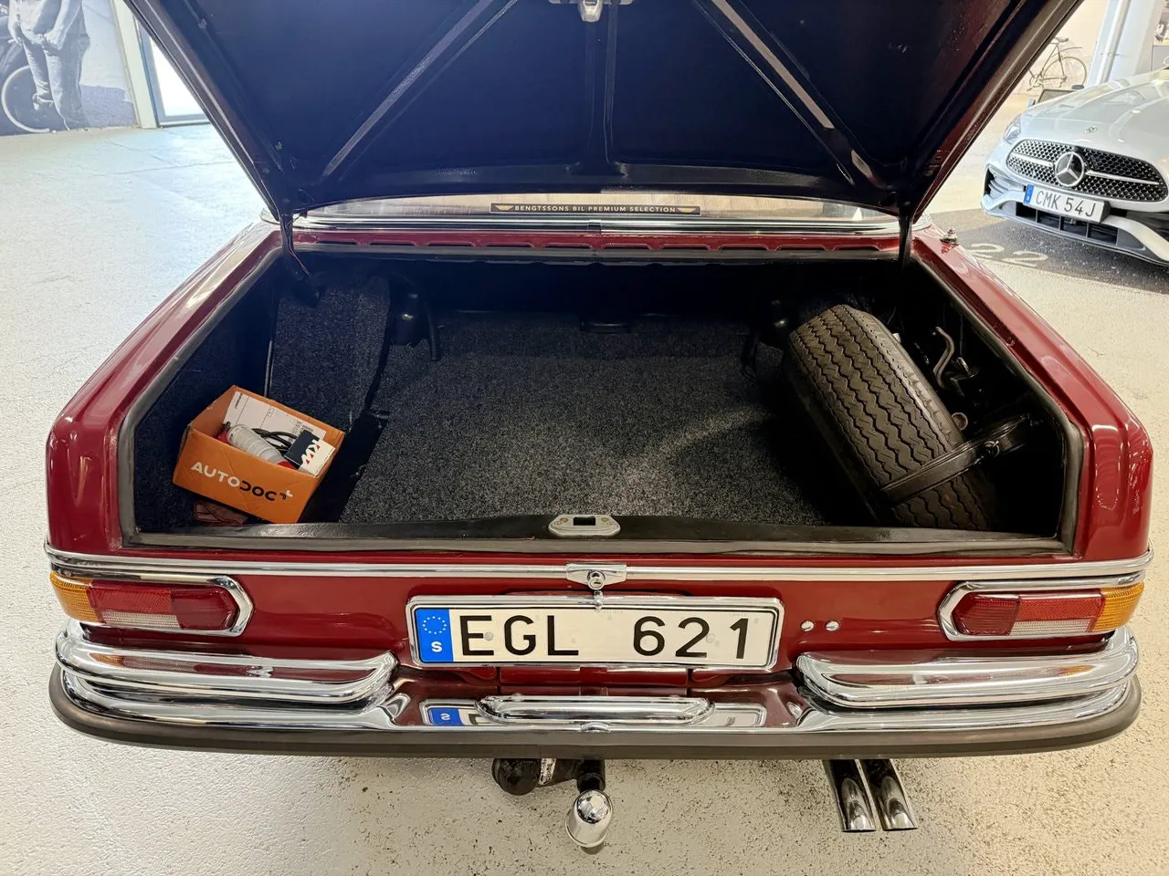 Vehicle image 16