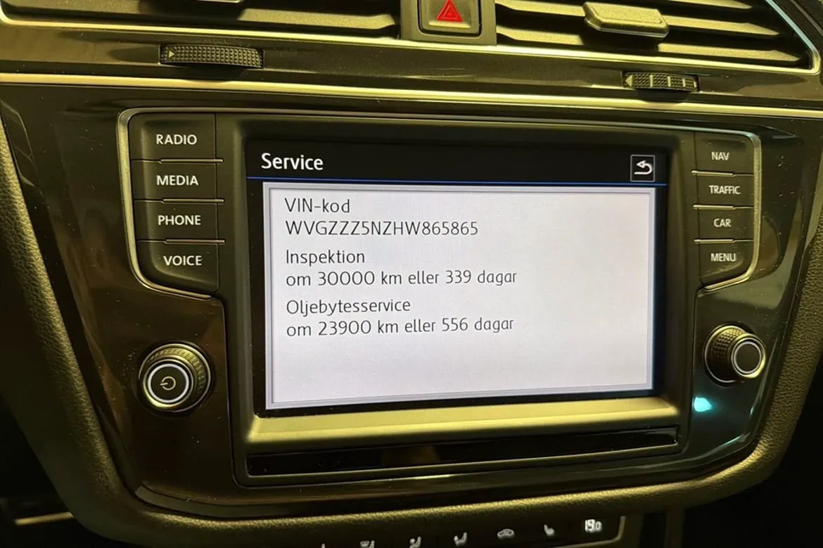 Vehicle image 18