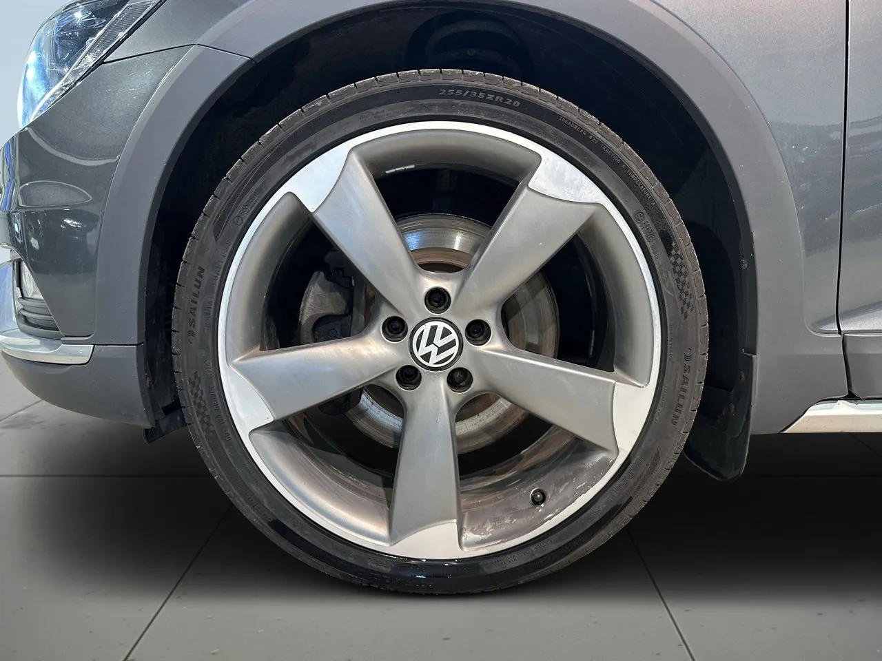 Vehicle image 13