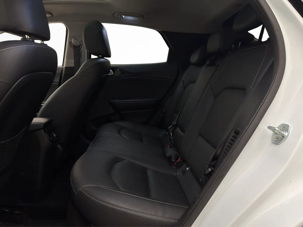 Vehicle image 26