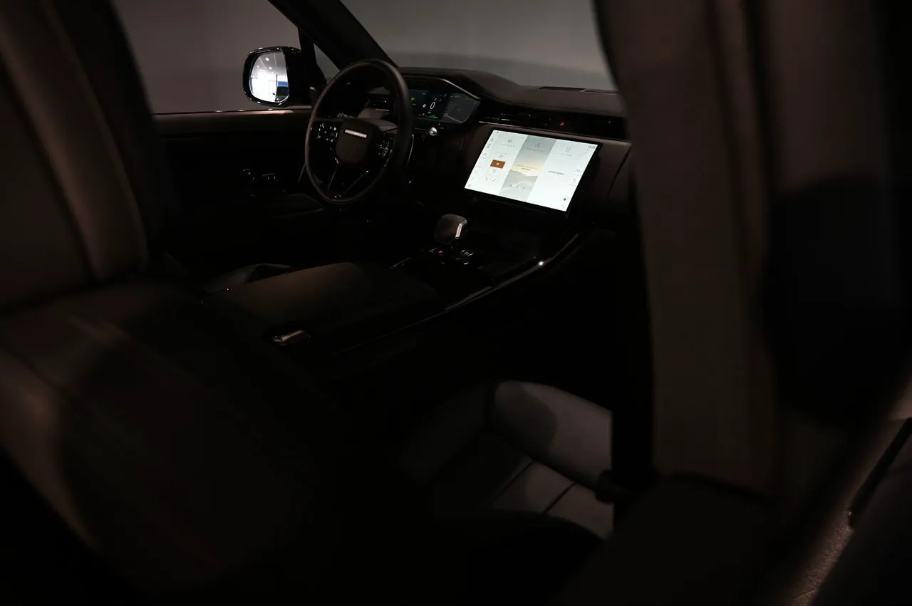 Vehicle image 17