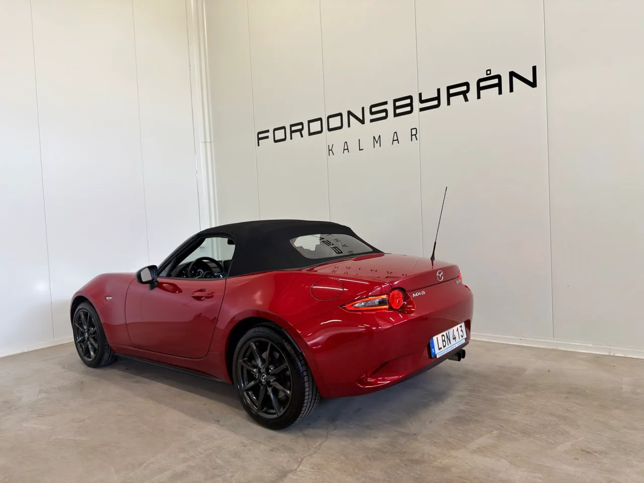 Vehicle image 8