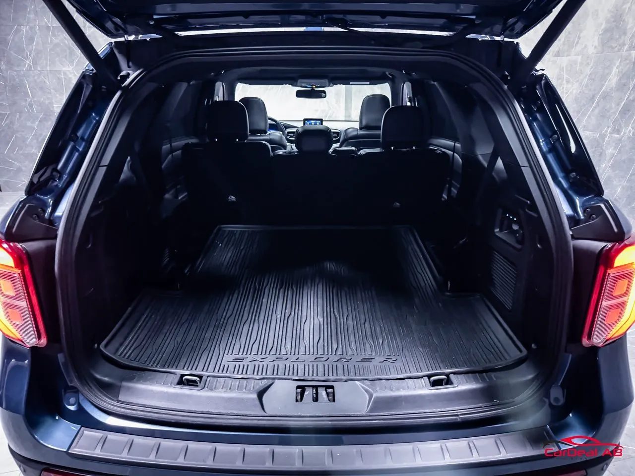 Vehicle image 16