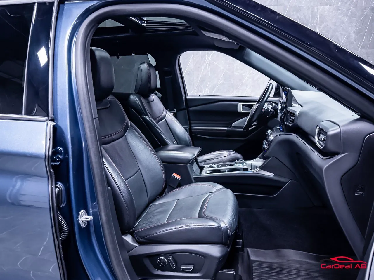 Vehicle image 14