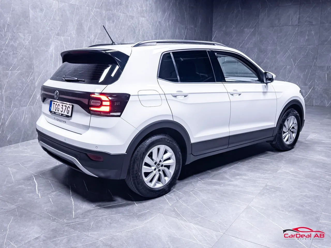 Vehicle image 6
