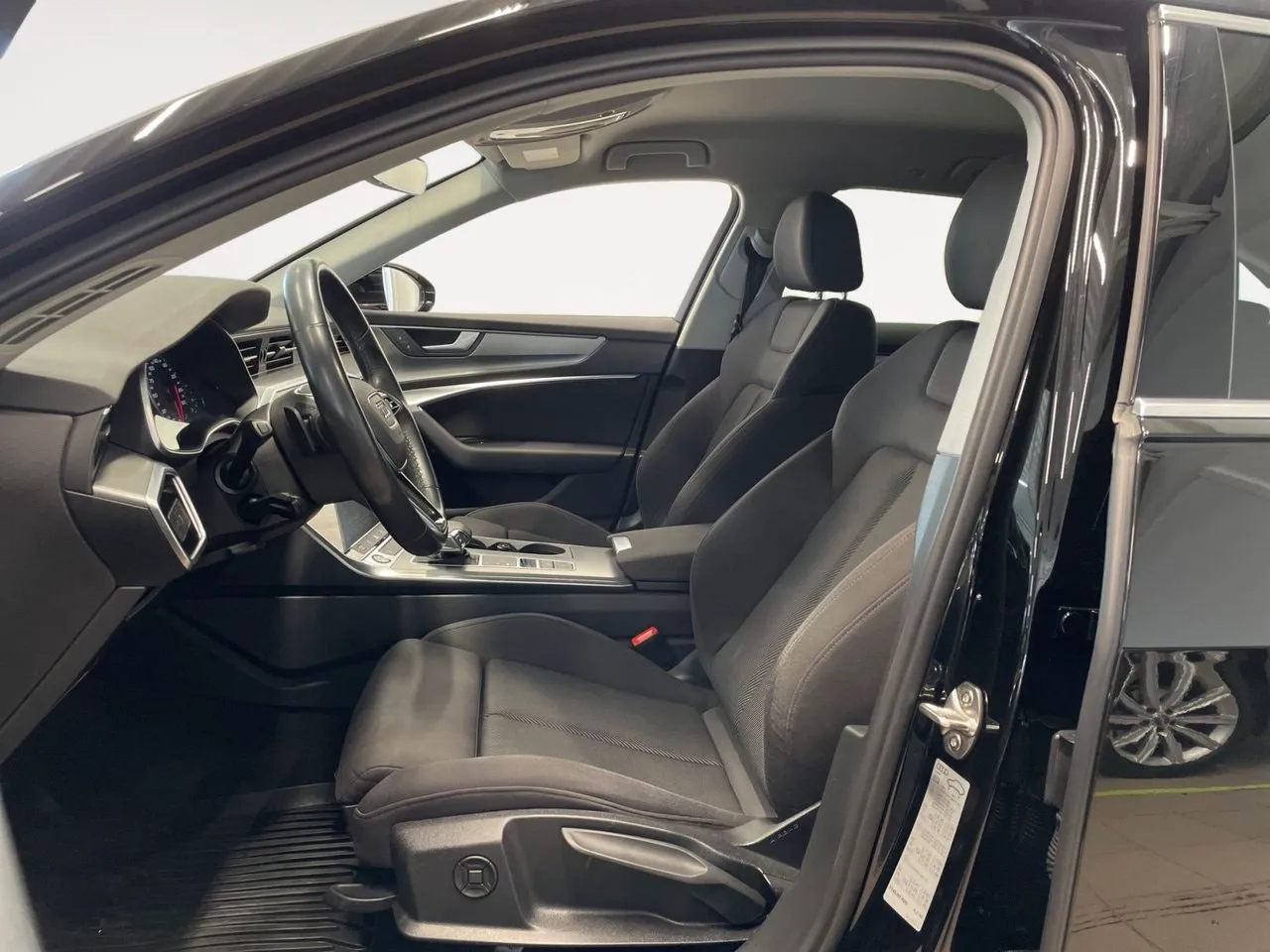 Vehicle image 9