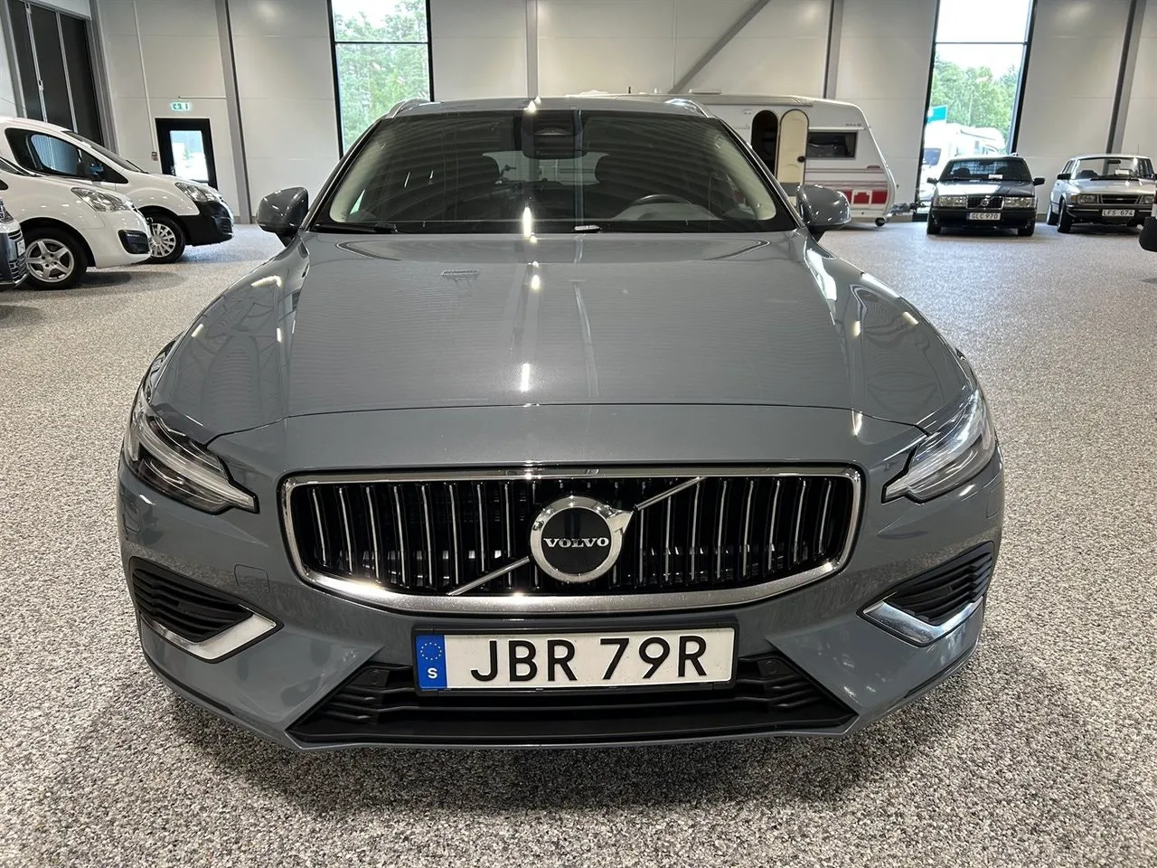 Vehicle image 10