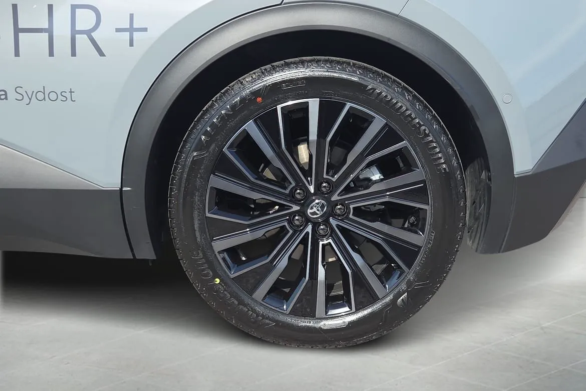 Vehicle image 8