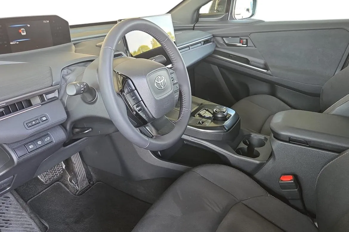 Vehicle image 9