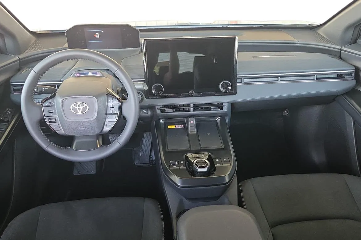 Vehicle image 10