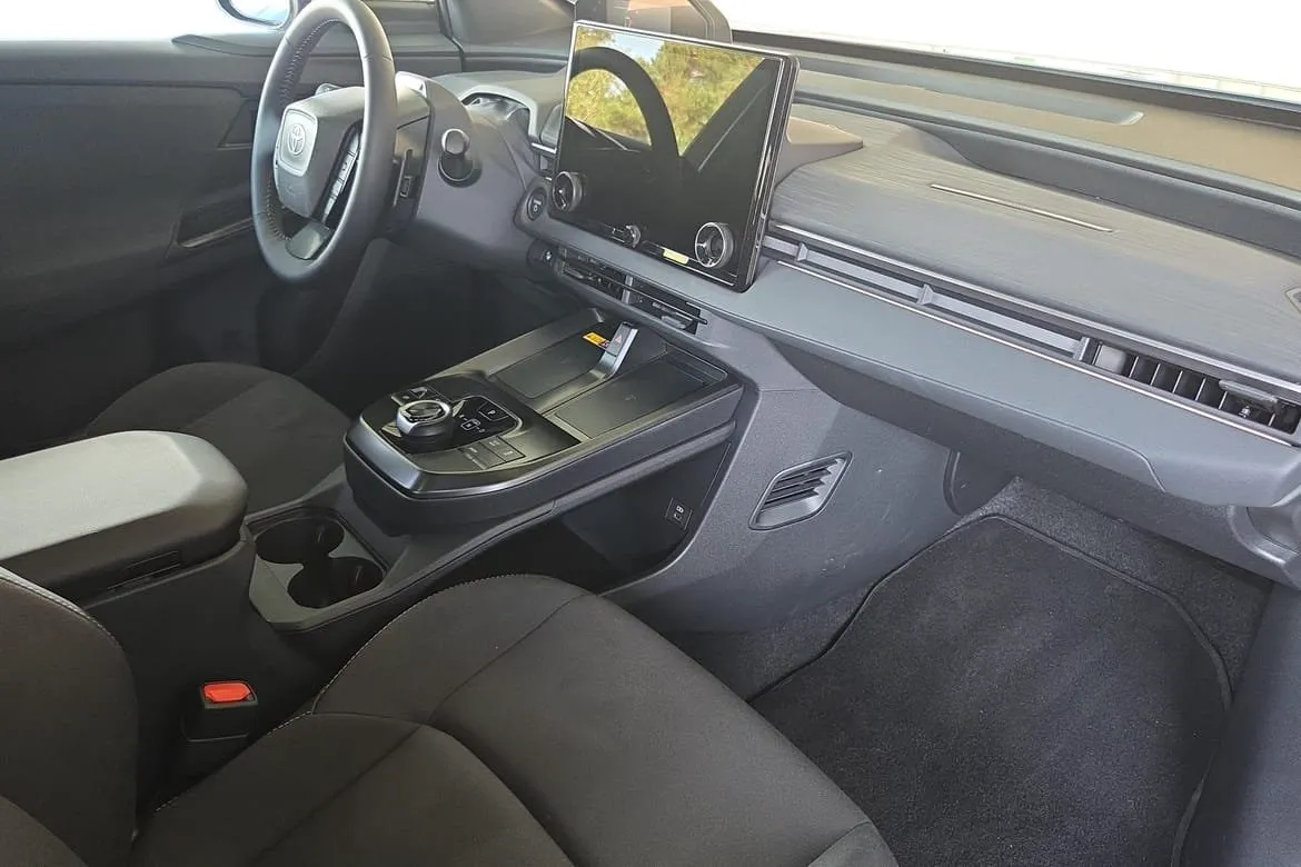 Vehicle image 12