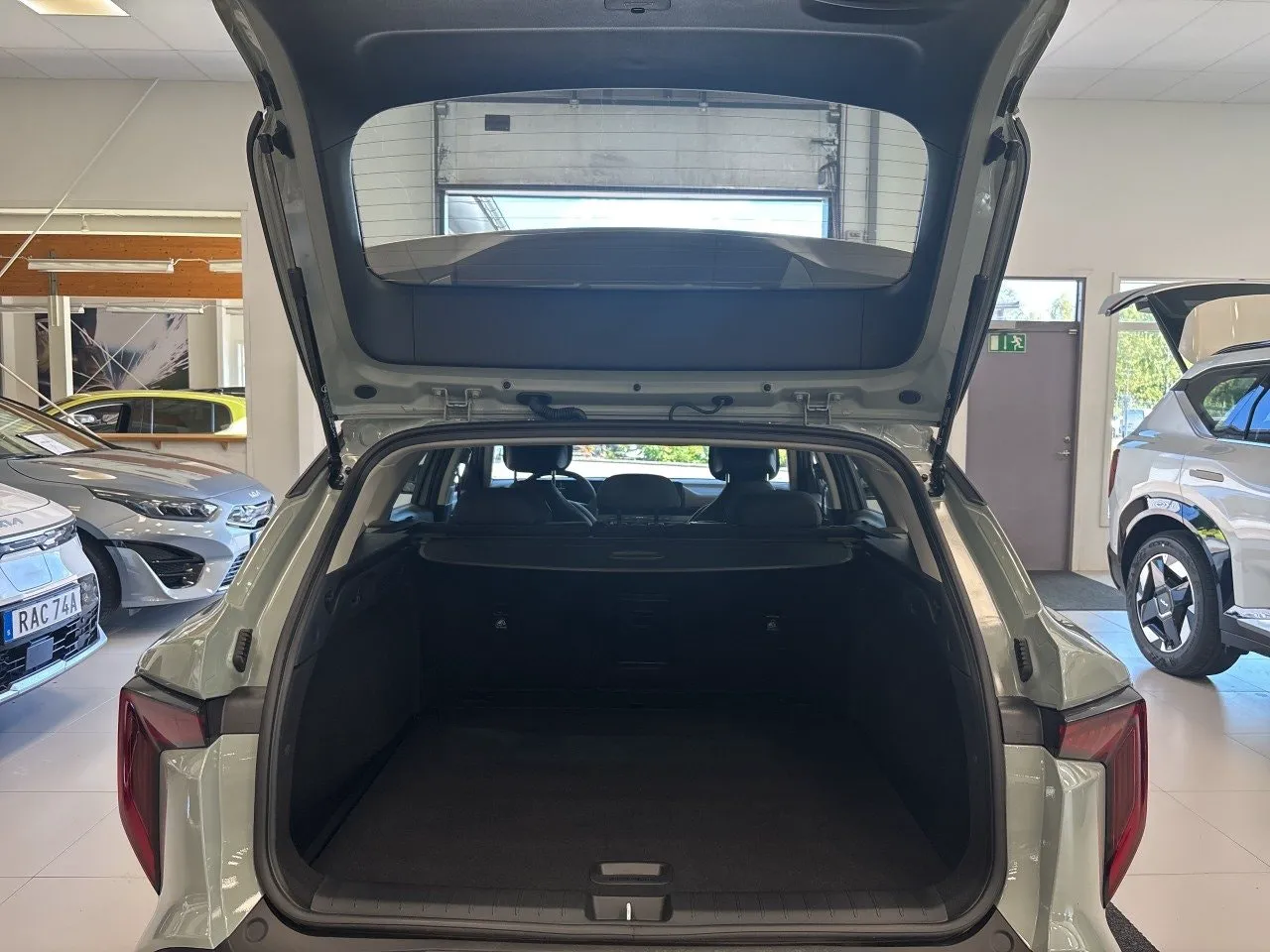 Vehicle image 13