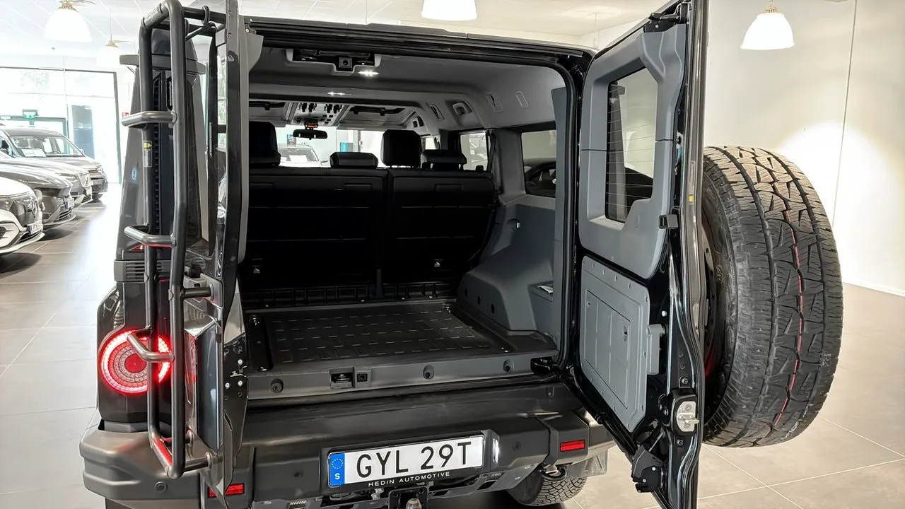 Vehicle image 23