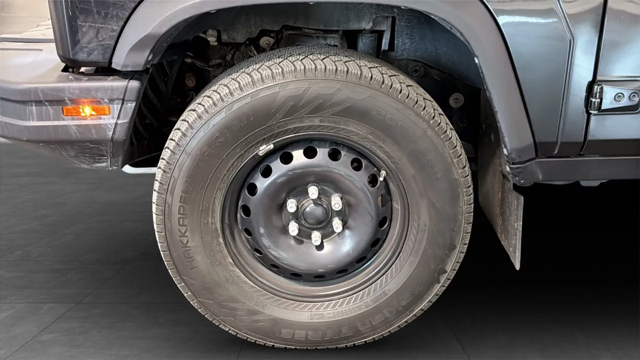 Vehicle image 8